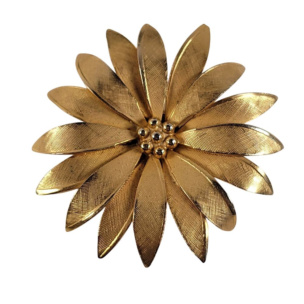 Vintage Giovanni Gold Tone Flower Brooch Pin Signed  Retro Floral Jewelry